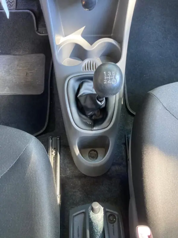Toyota Aygo 2010 - 6350 EUR, 112661 km - 112661km - foto 17 de 19