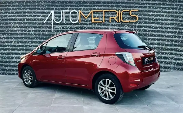 Toyota Yaris 2014 - 9990 EUR, 157000 km - AUTO.MOTO.pt - 157000km - foto 3 de 14