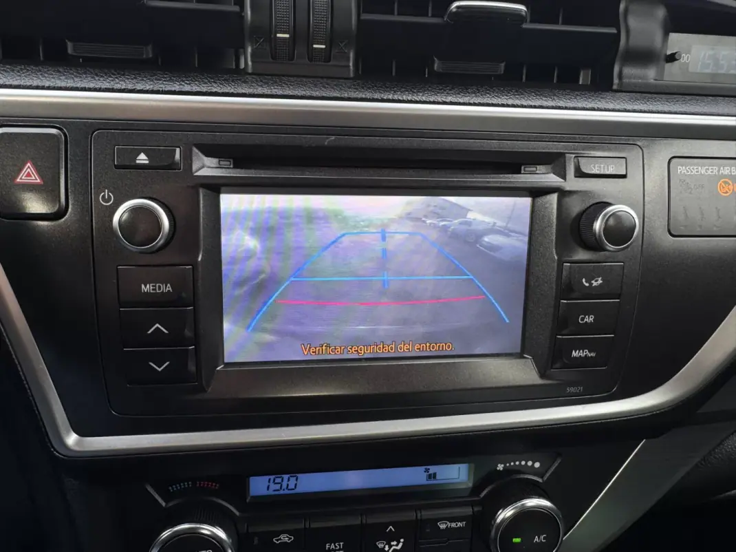 Toyota Auris 2014 - 10990 EUR, 224000 km - AUTO.MOTO.pt - 224000km - foto 19 de 27