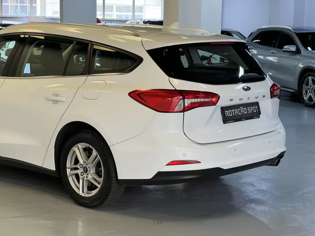 Ford Focus SW 2020 - 12990 EUR, 170000 km - AUTO.MOTO.pt - 170000km - foto 15 de 38
