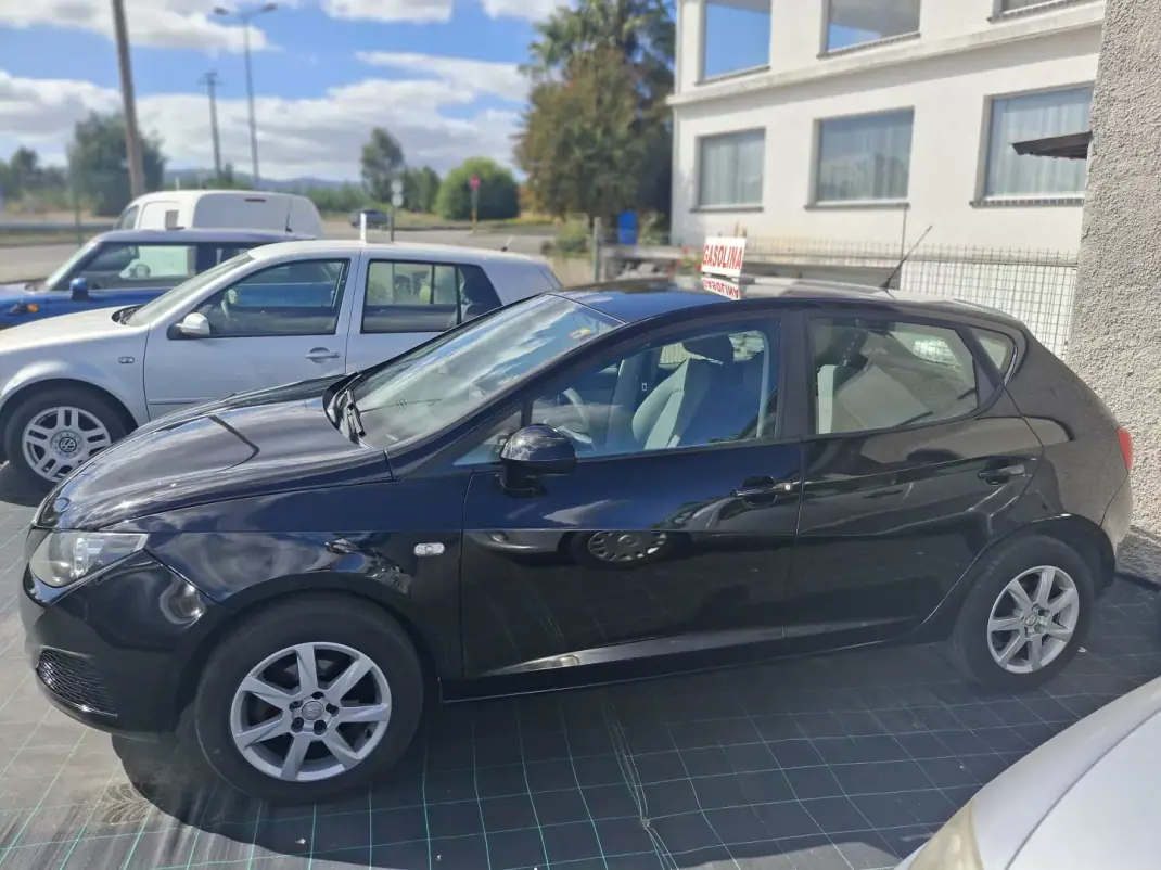 SEAT Ibiza 2008 - 6900 EUR, 500000 km - AUTO.MOTO.pt - 500000km - foto 2 de 12