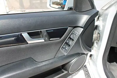 Mercedes-Benz C 220 2013 - 15900 EUR, 122723 km - AUTO.MOTO.pt - 122723km - foto 20 de 27