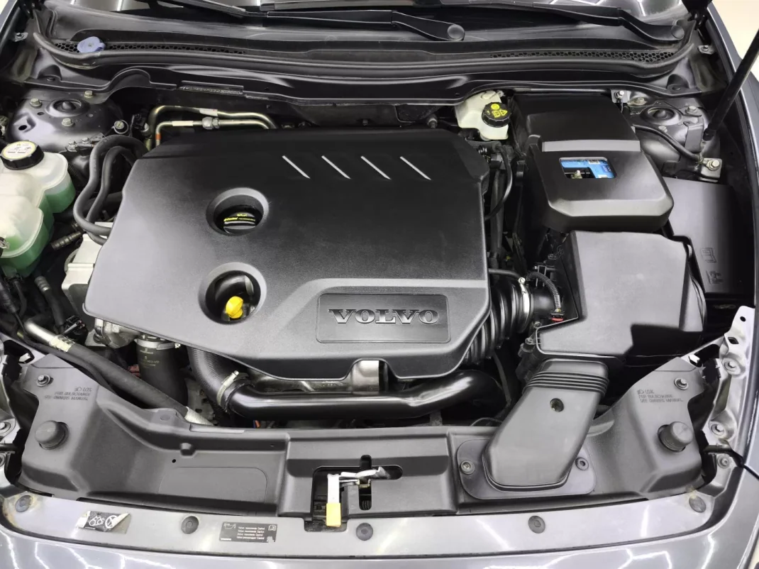 Volvo C30 2012 - 10950 EUR, 265888 km - AUTO.MOTO.pt - 265888km - foto 14 de 35