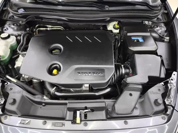 Volvo C30 2012 - 10950 EUR, 265888 km - AUTO.MOTO.pt - 265888km - foto 14 de 35