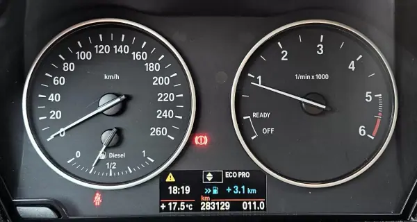 BMW 116 2012 - 10999 EUR, 280000 km - AUTO.MOTO.pt - 280000km - foto 12 de 24