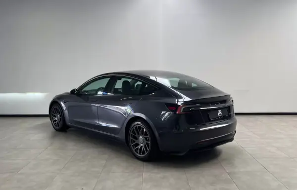 Tesla Model 3 2023 - 36900 EUR, 116000 km - AUTO.MOTO.pt - 116000km - foto 5 de 20