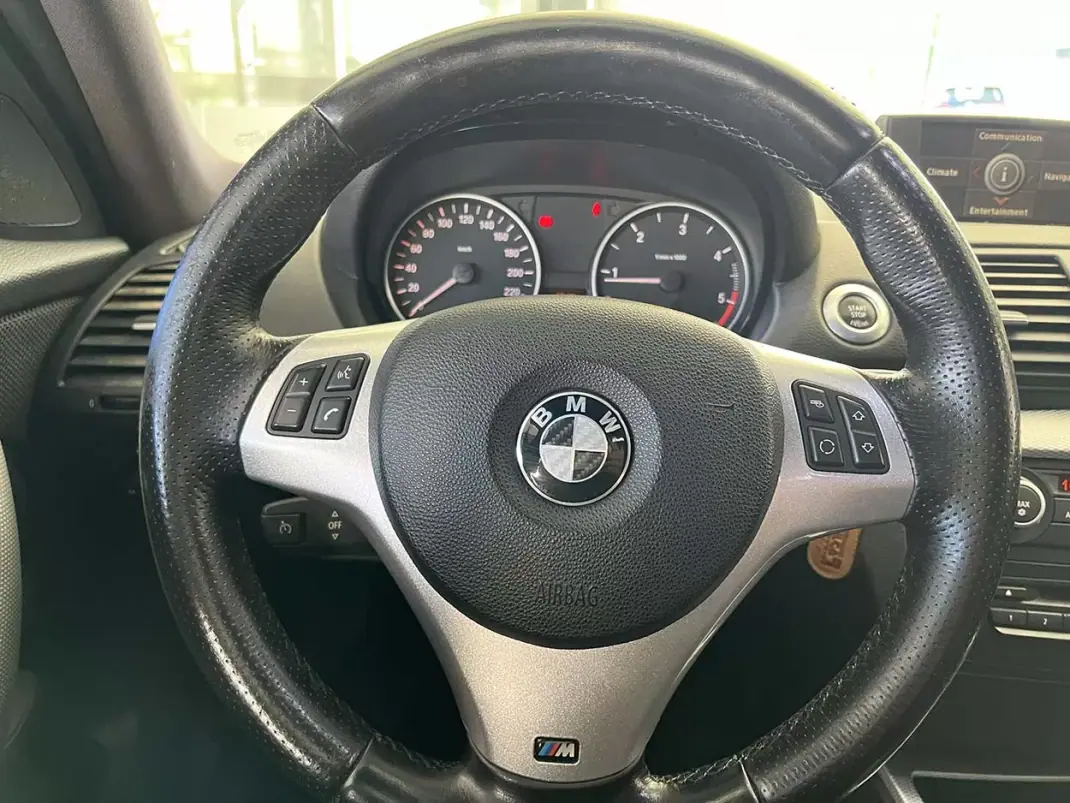 BMW 118 2008 - 8800 EUR, 262392 km - 262392km - foto 8 de 20