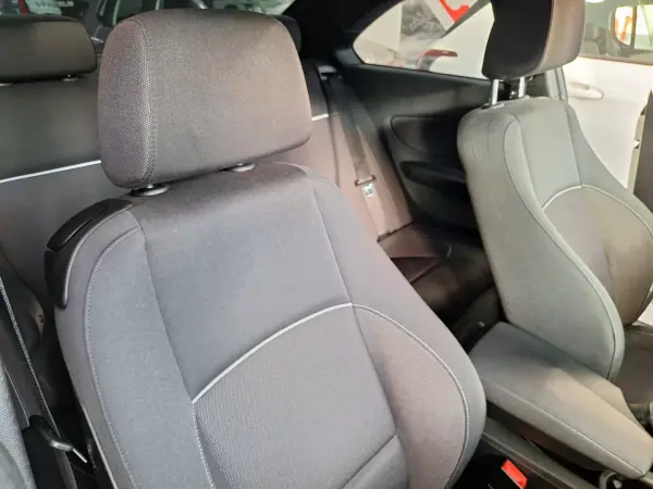 BMW 118 2011 - 11900 EUR, 243000 km - AUTO.MOTO.pt - 243000km - foto 8 de 22