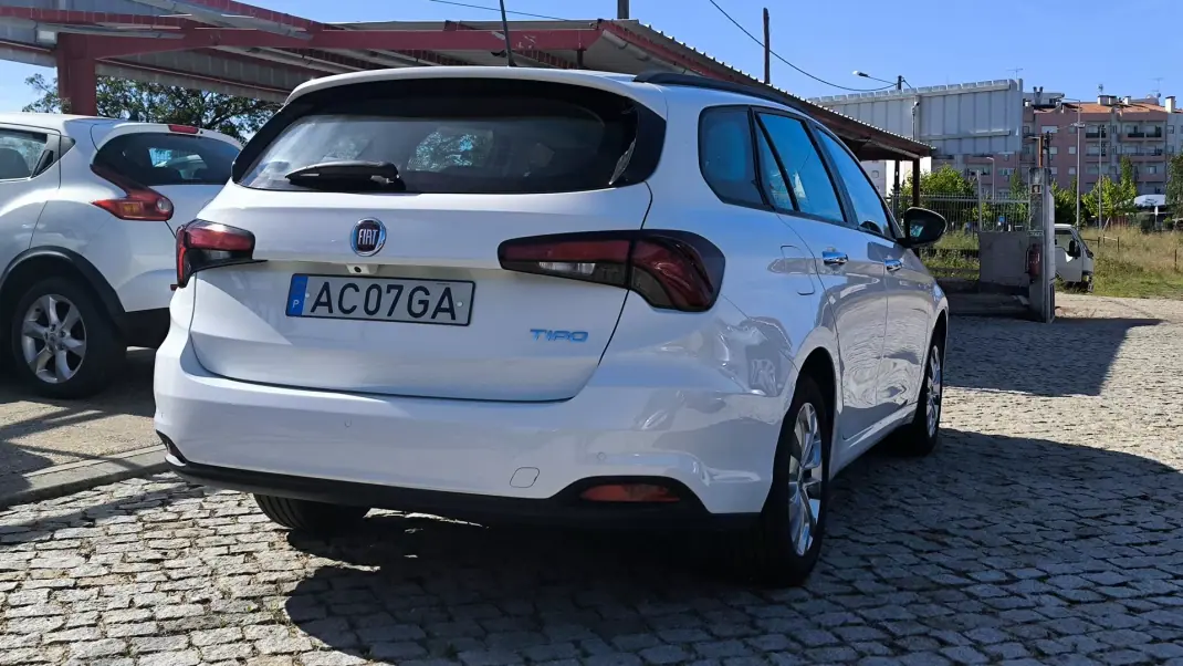 Fiat Tipo Station Wagon 2020 - 12450 EUR, 84184 km - AUTO.MOTO.pt - 84184km - foto 5 de 11
