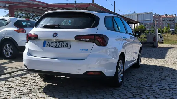 Fiat Tipo Station Wagon 2020 - 12450 EUR, 84184 km - AUTO.MOTO.pt - 84184km - foto 5 de 11
