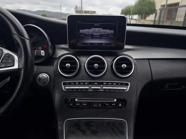 Mercedes-Benz C 200 2017 - 23990 EUR, 147000 km - AUTO.MOTO.pt - 147000km - foto 36 de 50