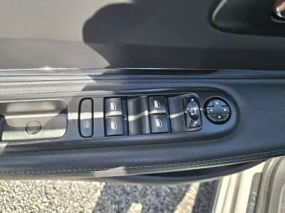 Peugeot 3008 2016 - 13550 EUR, 128500 km - AUTO.MOTO.pt - 128500km - foto 19 de 38