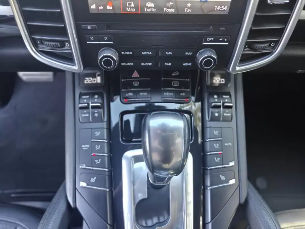 Porsche Cayenne 2016 - 42499 EUR, 199000 km - 199000km - foto 38 de 41