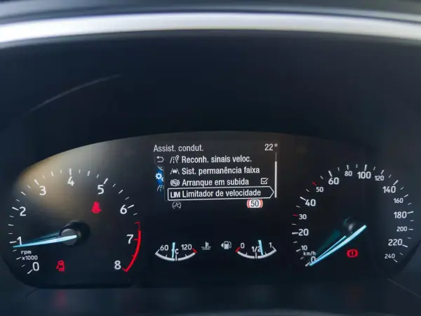 Ford Focus 2018 - 12990 EUR, 90000 km - AUTO.MOTO.pt - 90000km - foto 30 de 36