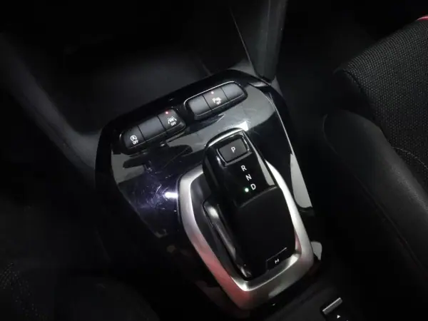 Opel Corsa 2021 - 13900 EUR, 80000 km - AUTO.MOTO.pt - 80000km - foto 24 de 29