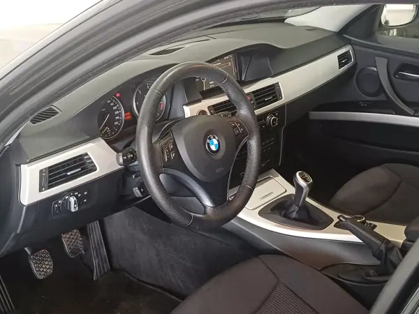 BMW 320 2010 - 12390 EUR, 171728 km - AUTO.MOTO.pt - 171728km - foto 12 de 12