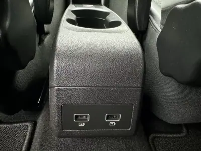 Renault Zoe 2020 - 25500 EUR, 30800 km - AUTO.MOTO.pt - 30800km - foto 25 de 34