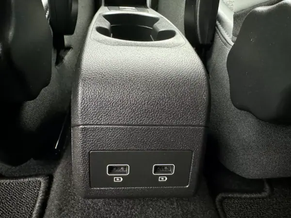 Renault Zoe 2020 - 25500 EUR, 30800 km - AUTO.MOTO.pt - 30800km - foto 25 de 34