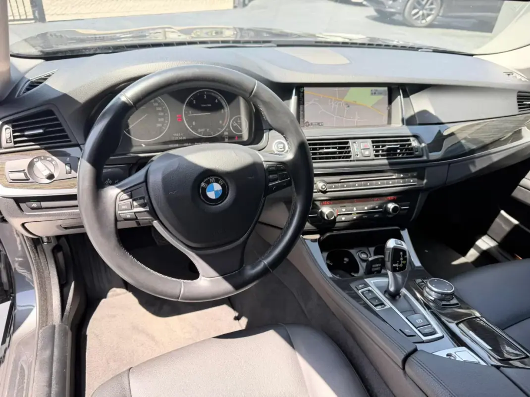 BMW 520 2016 - 20900 EUR, 182000 km - AUTO.MOTO.pt - 182000km - foto 7 de 10