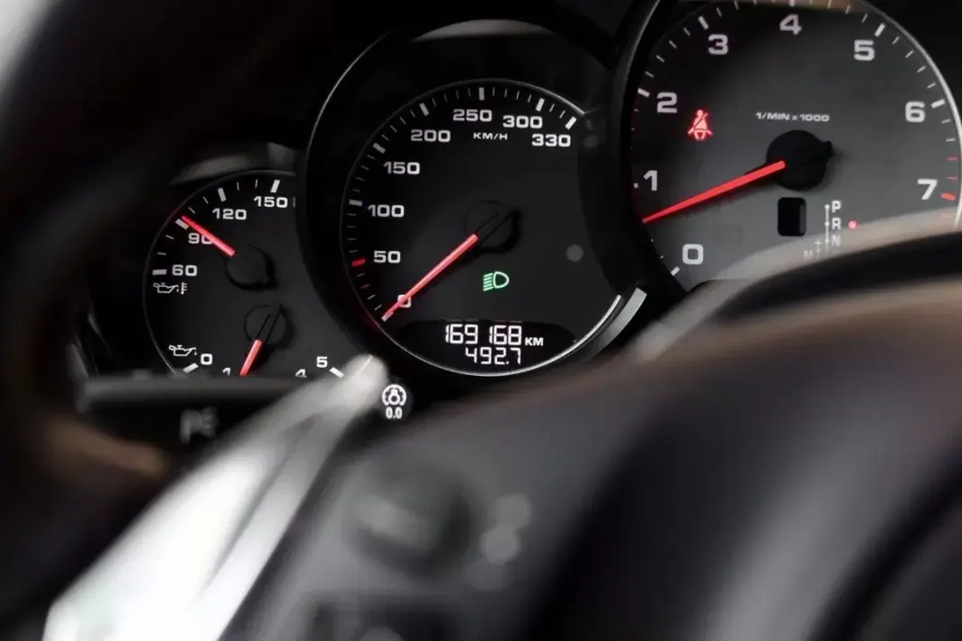 Porsche Panamera 2012 - 42500 EUR, 169168 km - AUTO.MOTO.pt - 169168km - foto 8 de 17