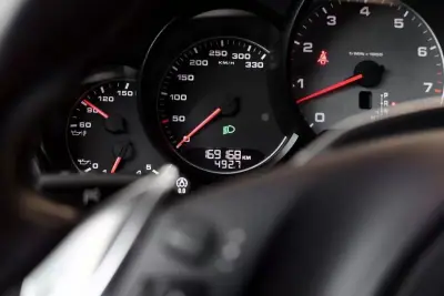 Porsche Panamera 2012 - 42500 EUR, 169168 km - AUTO.MOTO.pt - 169168km - foto 8 de 17