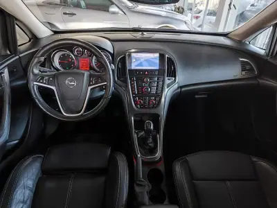 Opel Astra Sports Tourer 2011 - 6750 EUR, 226000 km - AUTO.MOTO.pt - 226000km - foto 24 de 37