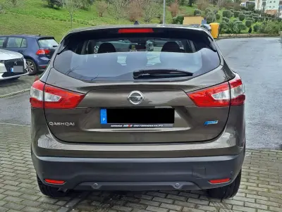 Nissan Qashqai 2015 - 13000 EUR, 125000 km - AUTO.MOTO.pt - 125000km - foto 6 de 22