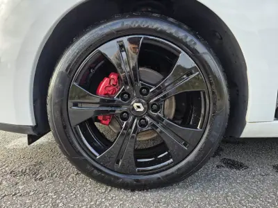 Renault Mégane Coupe 2011 - 8990 EUR, 234000 km - AUTO.MOTO.pt - 234000km - foto 9 de 33