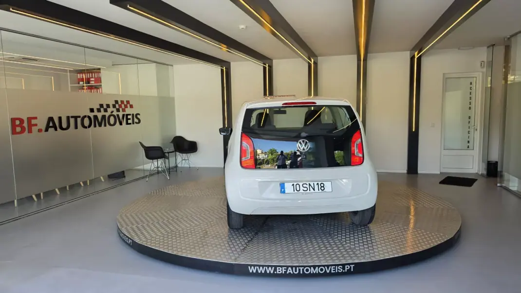 Volkswagen Up! 2016 - 8500 EUR, 79613 km - 79613km - foto 17 de 49