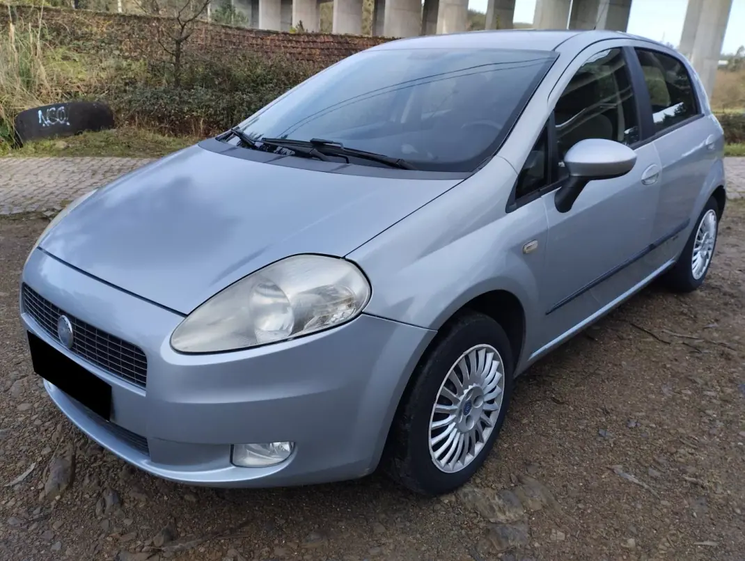 Fiat Grande Punto 2006 - 2750 EUR, 210000 km - AUTO.MOTO.pt - 210000km - foto 1 de 20