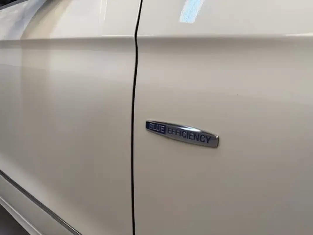 Mercedes-Benz E 250 2009 - 13999 EUR, 270019 km - AUTO.MOTO.pt - 270019km - foto 6 de 17