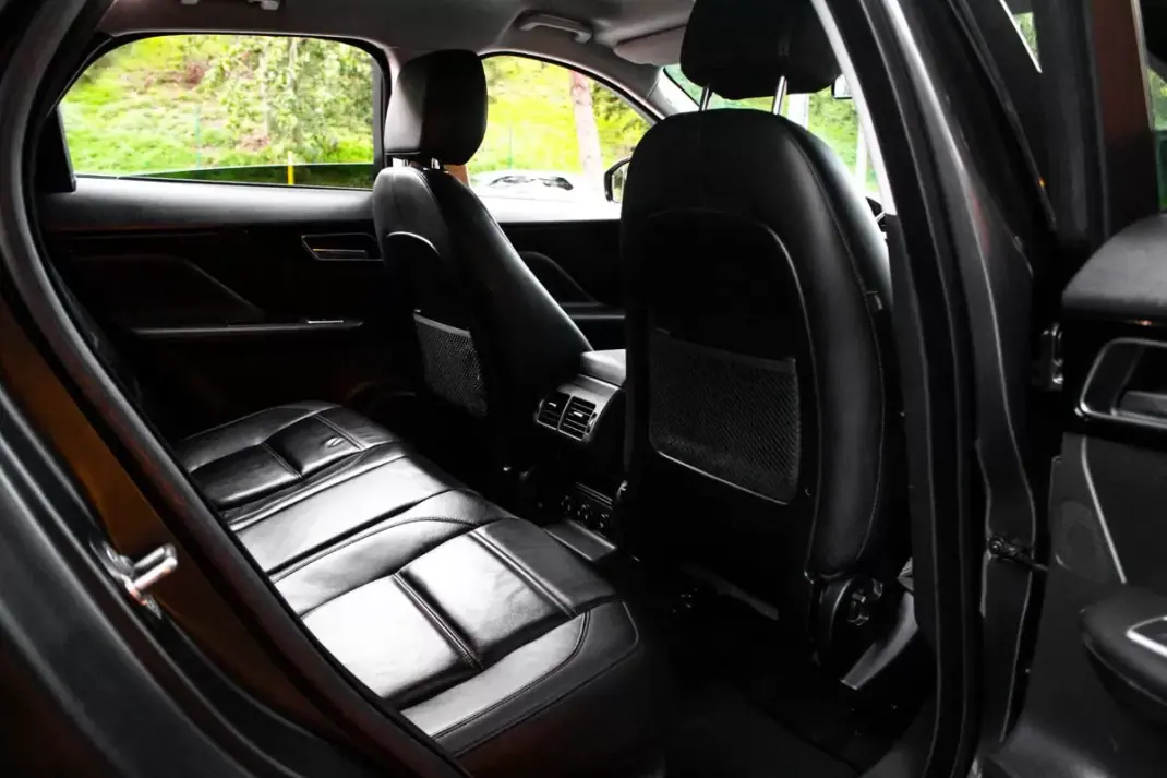 Jaguar F-Pace 2018 - 22990 EUR, 155156 km - 155156km - foto 32 de 48