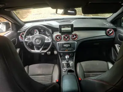 Mercedes-Benz GLA 180 2015 - 15250 EUR, 190000 km - AUTO.MOTO.pt - 190000km - foto 12 de 26
