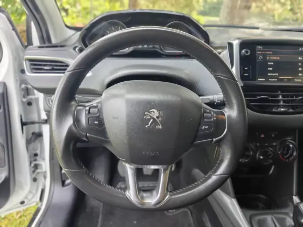 Peugeot 2008 2018 - 10399 EUR, 110600 km - AUTO.MOTO.pt - 110600km - foto 26 de 38