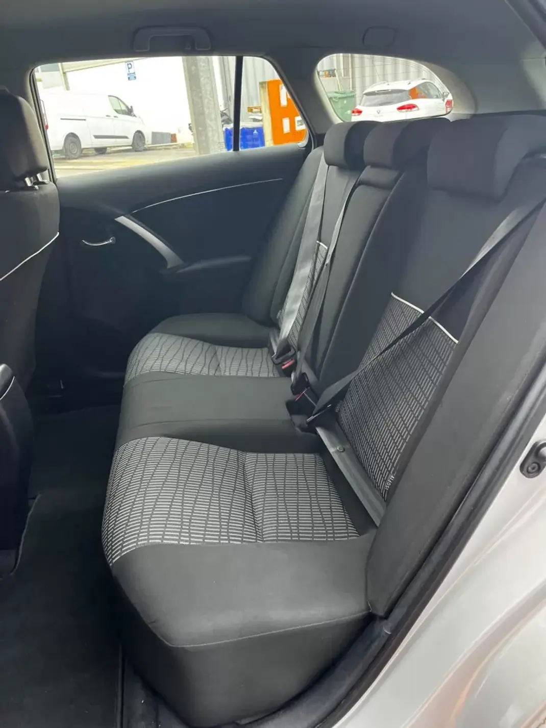 Toyota Avensis SW 2014 - 11900 EUR, 183000 km - AUTO.MOTO.pt - 183000km - foto 13 de 20