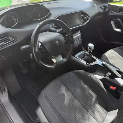 Peugeot 308 2019 - 11990 EUR, 129400 km - AUTO.MOTO.pt - 129400km - foto 15 de 20