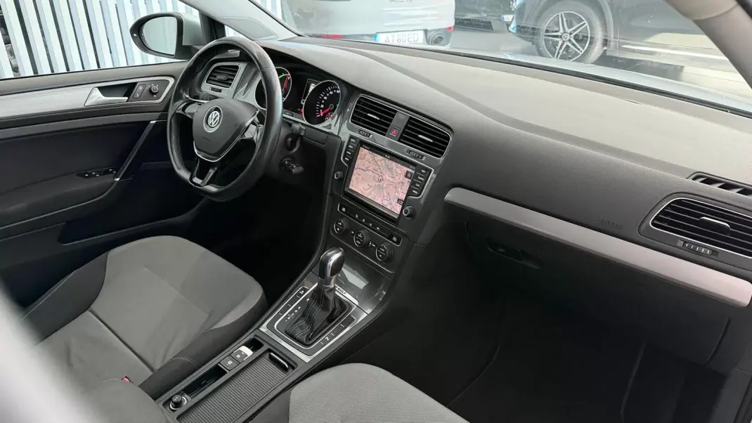 Volkswagen e-Golf 2019 - 16490 EUR, 74201 km - 74201km - foto 15 de 27