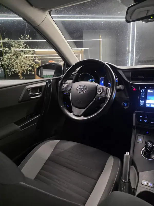 Toyota Auris Touring Sports 2018 - 18900 EUR, 79000 km - AUTO.MOTO.pt - 79000km - foto 17 de 27