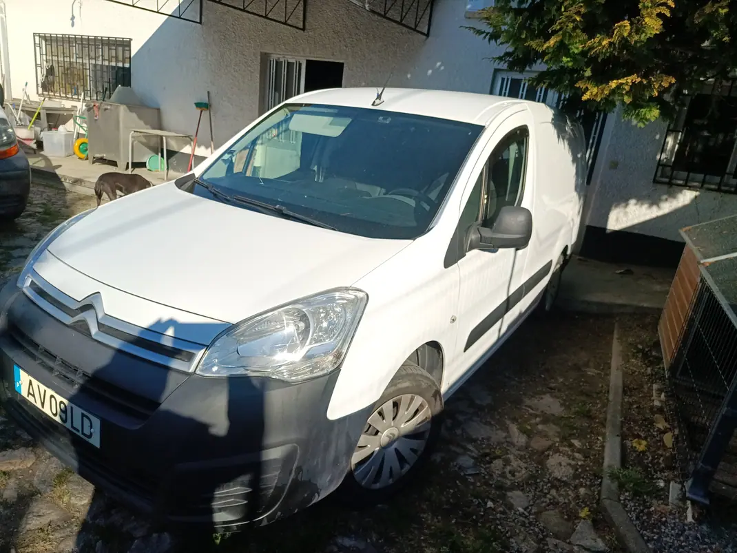 Citroën Berlingo 2017 - 7500 EUR, 200000 km - AUTO.MOTO.pt - 200000km - foto 2 de 3