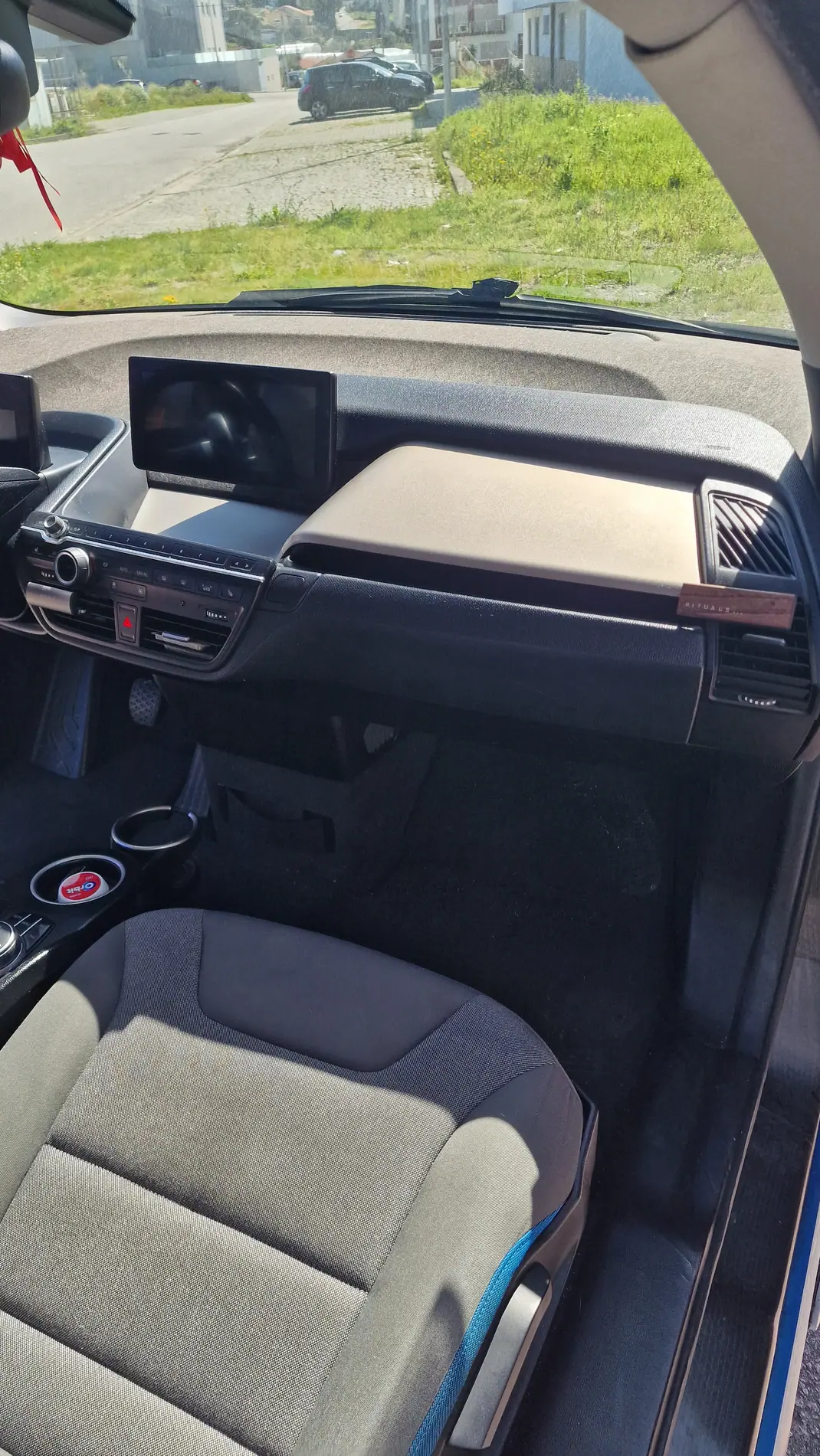 BMW i3 2017 - 19500 EUR, 151000 km - AUTO.MOTO.pt - 151000km - foto 8 de 17