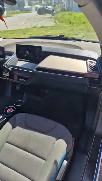 BMW i3 2017 - 19500 EUR, 151000 km - AUTO.MOTO.pt - 151000km - foto 8 de 17