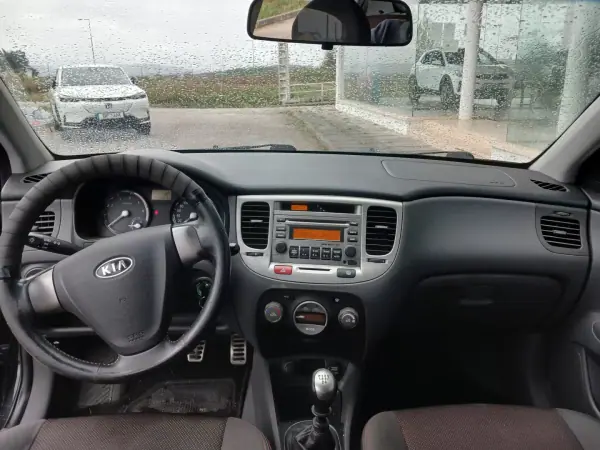 Kia Rio 2009 - 3900 EUR, 344000 km - AUTO.MOTO.pt - 344000km - foto 17 de 19