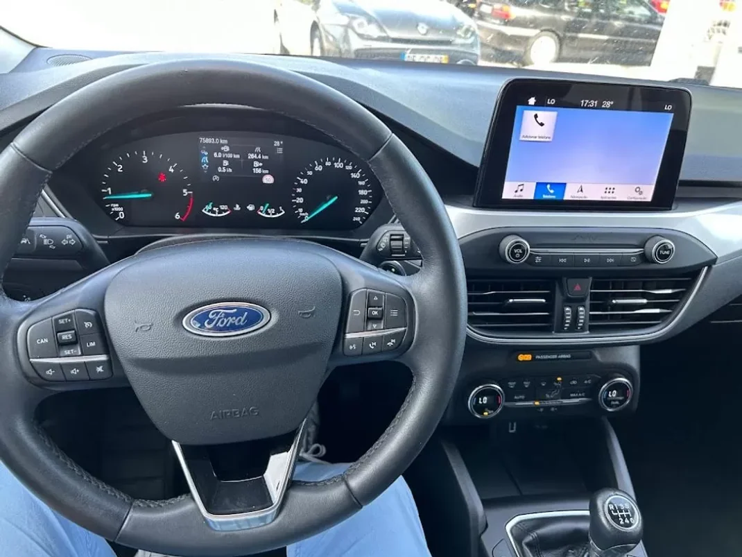 Ford Focus SW 2019 - 17990 EUR, 75880 km - AUTO.MOTO.pt - 75880km - foto 12 de 15