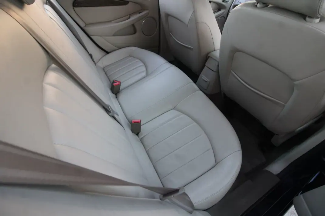 Jaguar X-Type 2003 - 9990 EUR, 128000 km - AUTO.MOTO.pt - 128000km - foto 27 de 31