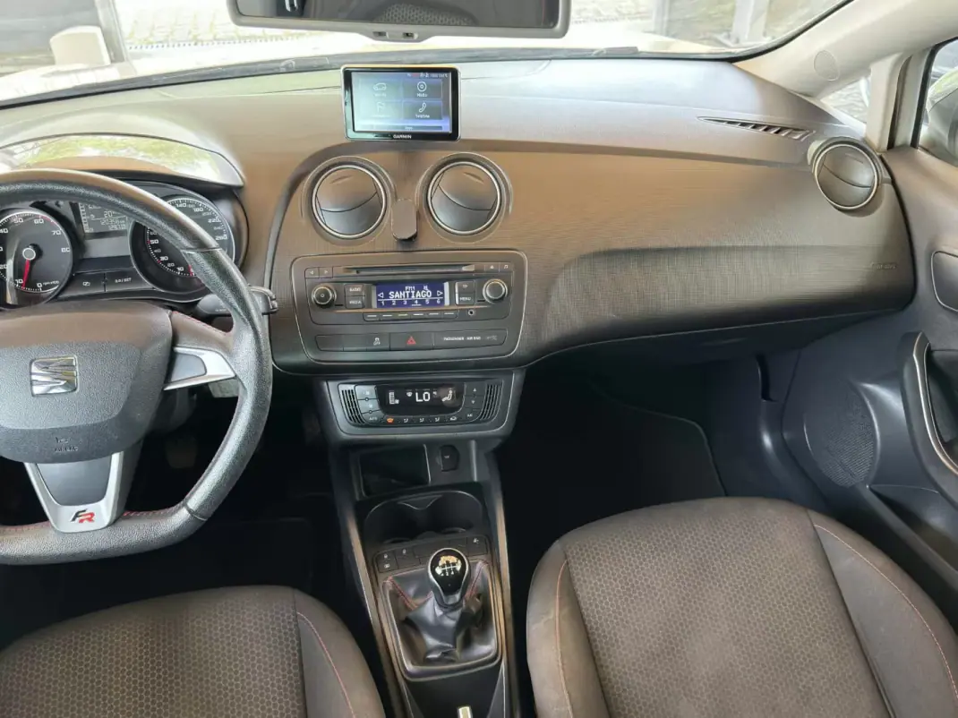 SEAT Ibiza 2013 - 9950 EUR, 120356 km - AUTO.MOTO.pt - 120356km - foto 20 de 29