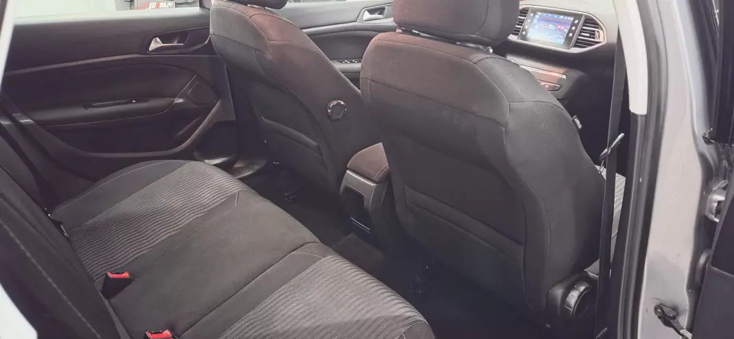 Peugeot 308 SW 2016 - 9490 EUR, 123000 km - AUTO.MOTO.pt - 123000km - foto 25 de 27