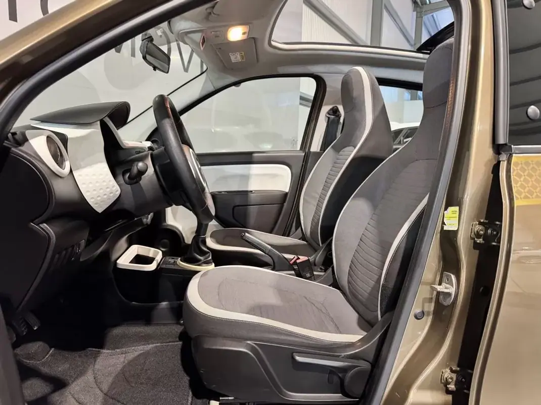 Renault Twingo 2015 - 7900 EUR, 124650 km - 124650km - foto 14 de 42
