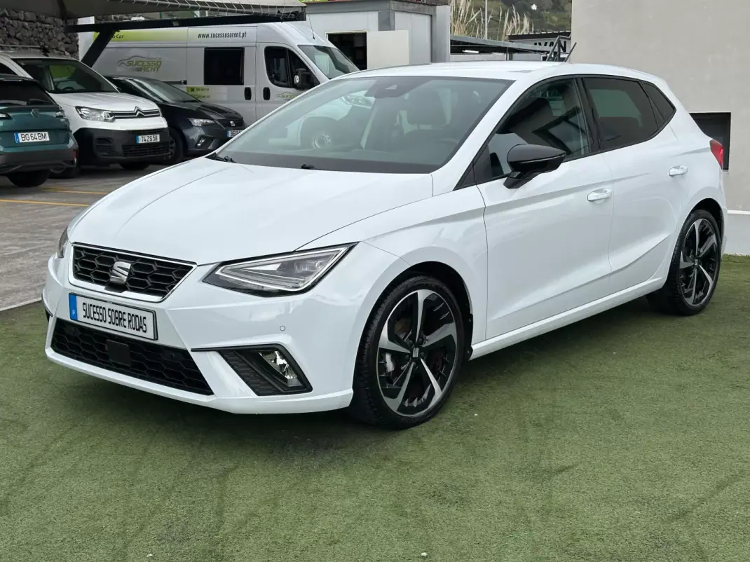 SEAT Ibiza 2023 - 22490 EUR, 21800 km - AUTO.MOTO.pt - 21800km - foto 1 de 18