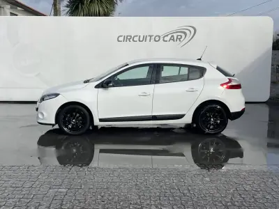 Renault Mégane 2011 - 7500 EUR, 272530 km - AUTO.MOTO.pt - 272530km - foto 2 de 27