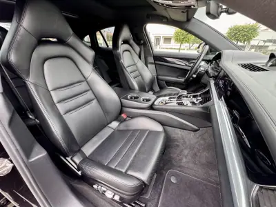 Porsche Panamera 2019 - 75990 EUR, 69000 km - AUTO.MOTO.pt - 69000km - foto 15 de 17